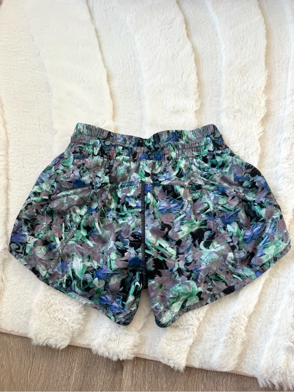 lululemon athletica Track That Shorts in Rapid Flourish Multi Size 6